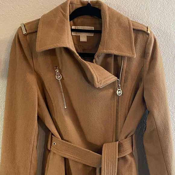 MICHAEL Michael Kors Tan Belted Trench Coat - Picture 3 of 13
